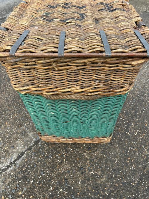 EARLY 20TH CENTURY WICKER LAUNDRY BASKET - ADDITIONAL PHOTO 3