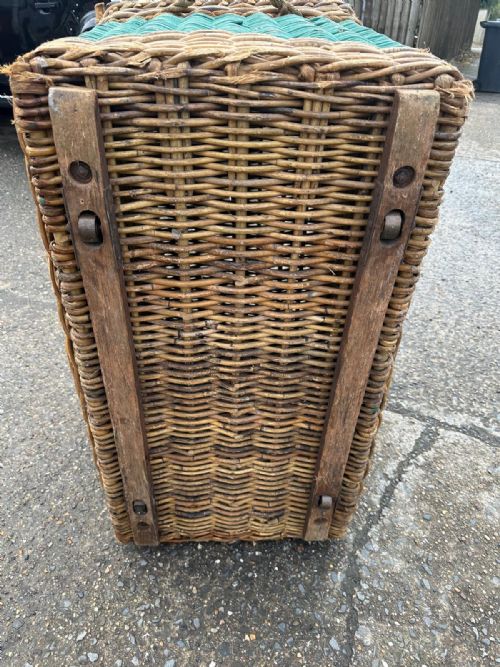 EARLY 20TH CENTURY WICKER LAUNDRY BASKET - ADDITIONAL PHOTO 4
