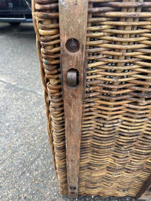 EARLY 20TH CENTURY WICKER LAUNDRY BASKET - ADDITIONAL PHOTO 6