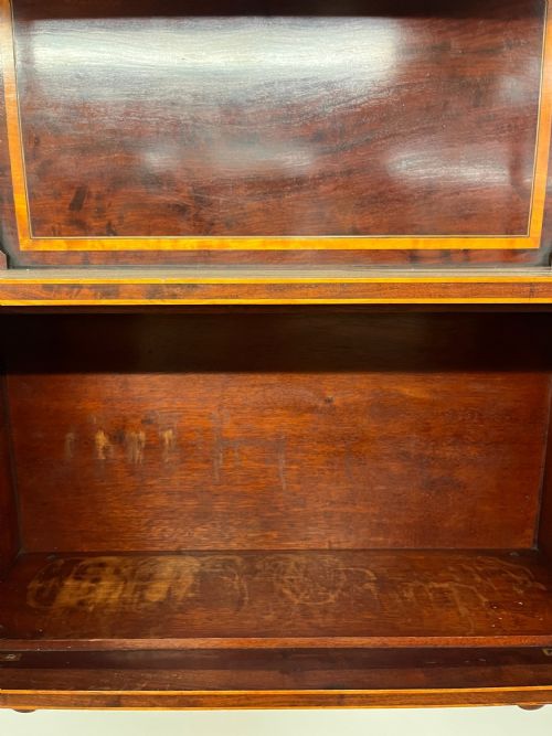 EARLY 19TH CENTURY 18201830 MAHOGANY HANGING CABINET WITH SATINWOOD EBONY INLAY - ADDITIONAL PHOTO 2