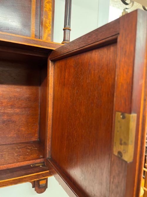 EARLY 19TH CENTURY 18201830 MAHOGANY HANGING CABINET WITH SATINWOOD EBONY INLAY - ADDITIONAL PHOTO 3