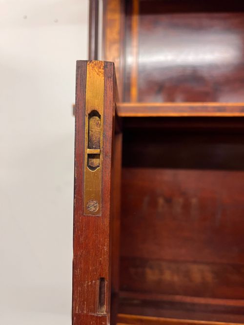 EARLY 19TH CENTURY 18201830 MAHOGANY HANGING CABINET WITH SATINWOOD EBONY INLAY - ADDITIONAL PHOTO 4
