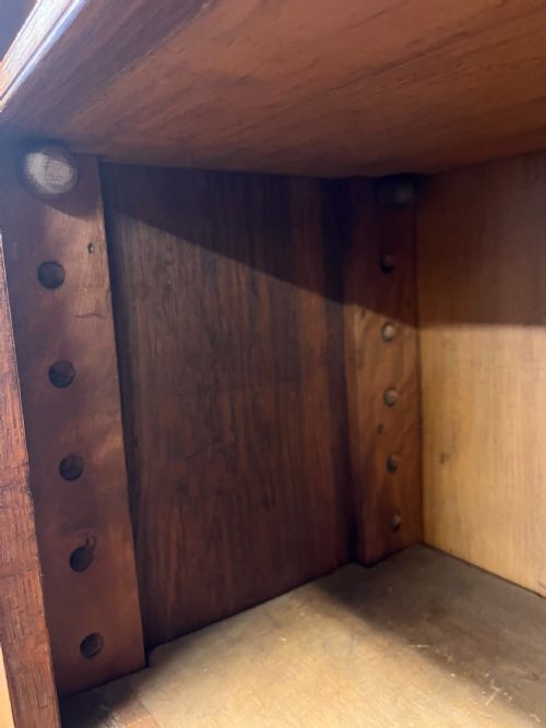 A PAIR OF VICTORIAN OAK BOOKCASES WITH ADJUSTABLE SHELVES - ADDITIONAL PHOTO 3