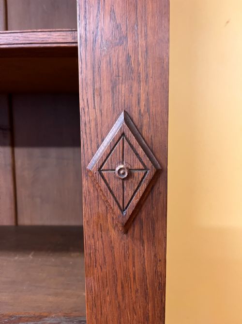 A PAIR OF VICTORIAN OAK BOOKCASES WITH ADJUSTABLE SHELVES - ADDITIONAL PHOTO 9