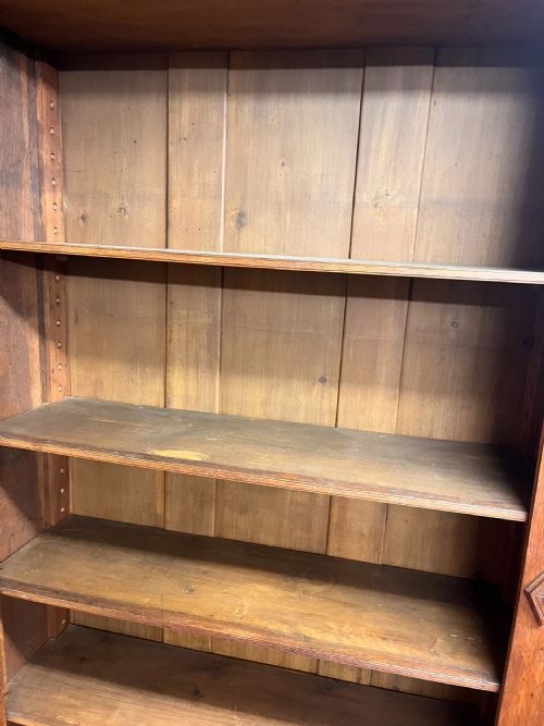A PAIR OF VICTORIAN OAK BOOKCASES WITH ADJUSTABLE SHELVES - ADDITIONAL PHOTO 16