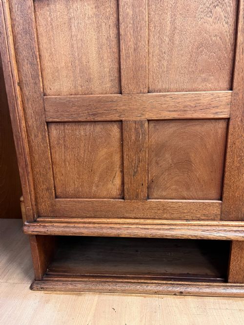 CIRCA 1900 LARGE TEAK SHELVED CUPBOARD WITH SLIDING DOORS - ADDITIONAL PHOTO 3