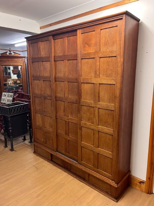 CIRCA 1900 LARGE TEAK SHELVED CUPBOARD WITH SLIDING DOORS - ADDITIONAL PHOTO 10