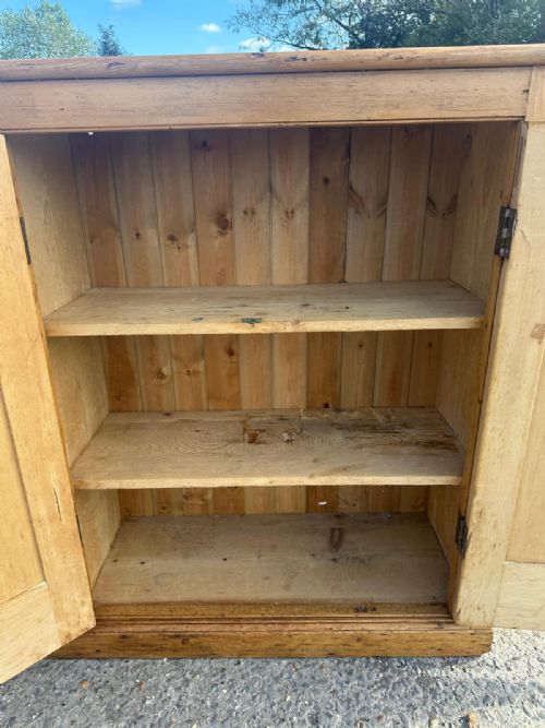 VICTORIAN PINE 4 DOOR OLD SCHOOL CUPBOARD - ADDITIONAL PHOTO 4