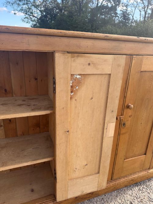 VICTORIAN PINE 4 DOOR OLD SCHOOL CUPBOARD - ADDITIONAL PHOTO 5