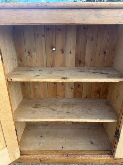 VICTORIAN PINE 4 DOOR OLD SCHOOL CUPBOARD - ADDITIONAL PHOTO 6