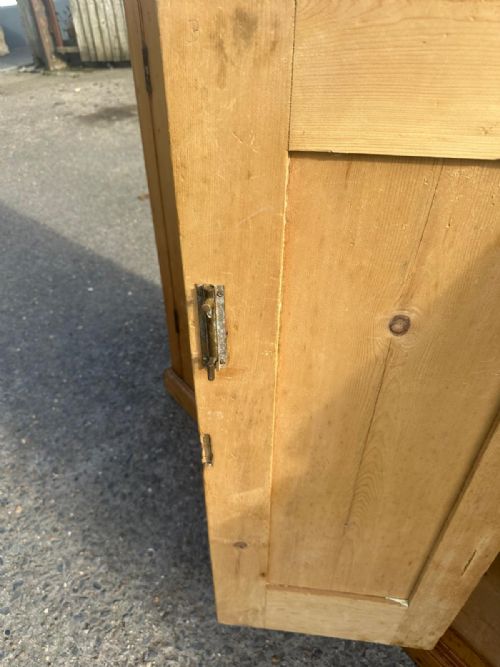 VICTORIAN PINE 4 DOOR OLD SCHOOL CUPBOARD - ADDITIONAL PHOTO 8