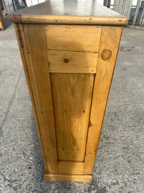 VICTORIAN PINE 4 DOOR OLD SCHOOL CUPBOARD - ADDITIONAL PHOTO 12