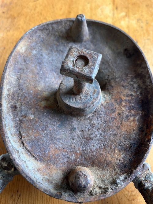 19TH CENTURY CAST IRON DOOR KNOCKER IN THE FORM OF A LION HEAD - ADDITIONAL PHOTO 2