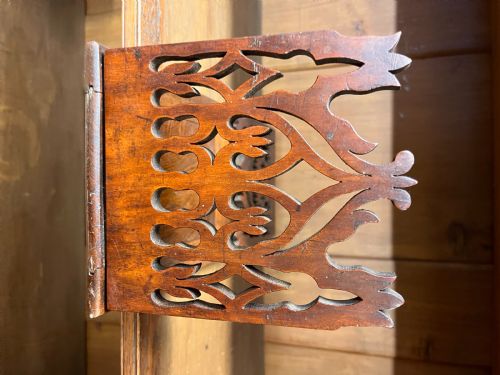 A PAIR OF VICTORIAN GOTHIC MAHOGANY SLIDING BOOKENDS - ADDITIONAL PHOTO 11