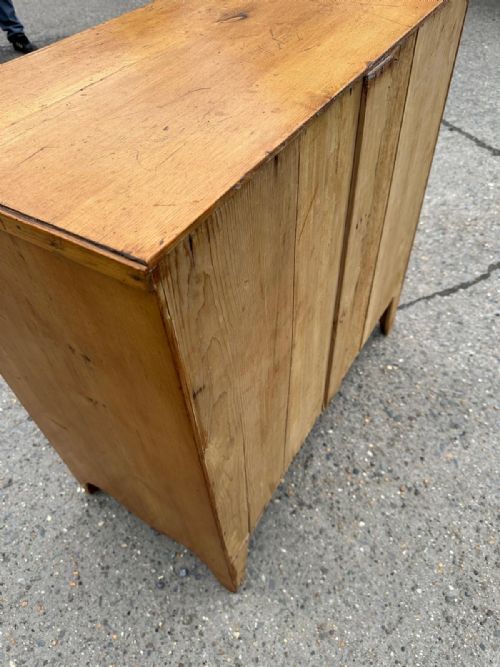 GEORGIAN PINE CIRCA 1800 22 CHEST OF DRAWERS WITH SWEPT BRACKET FEET - ADDITIONAL PHOTO 4