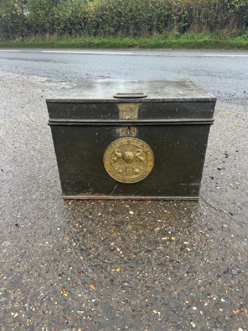 19TH CENTURY MILNERS STRONG BOX SAFE COMPLETE WITH KEY - ADDITIONAL PHOTO 3