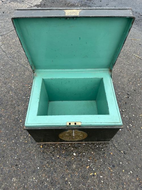 19TH CENTURY MILNERS STRONG BOX SAFE COMPLETE WITH KEY - ADDITIONAL PHOTO 4