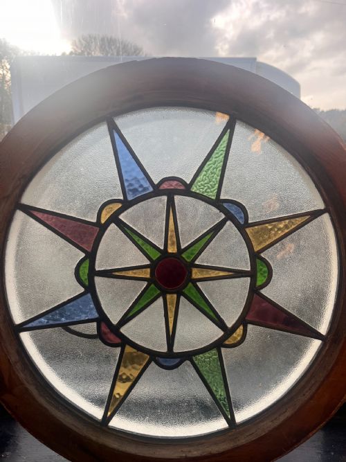 VICTORIAN CIRCULAR STAINED GLASS WINDOW - ADDITIONAL PHOTO 3