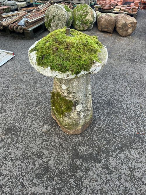 18TH CENTURY SANDSTONE STADDLE STONE - ADDITIONAL PHOTO 4