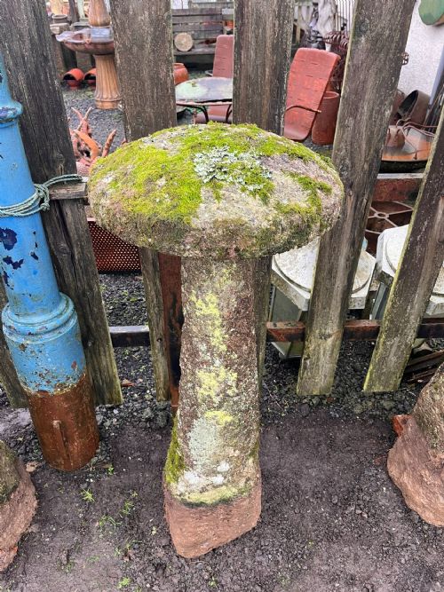 SET OF 4 EXCEPTIONALLY TALL 18TH CENTURY GRANITE STADDLE STONES - ADDITIONAL PHOTO 4