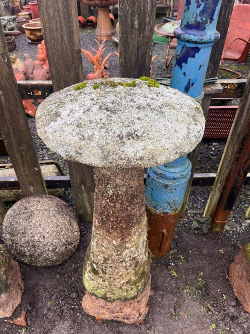 SET OF 4 EXCEPTIONALLY TALL 18TH CENTURY GRANITE STADDLE STONES - ADDITIONAL PHOTO 6