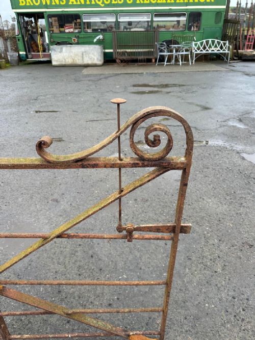 19TH CENTURY WROUGHT IRON STRAPWORK ESTATE GATE - ADDITIONAL PHOTO 5