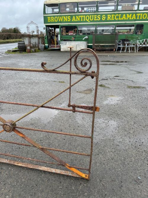 19TH CENTURY WROUGHT IRON STRAPWORK ESTATE GATE - ADDITIONAL PHOTO 4