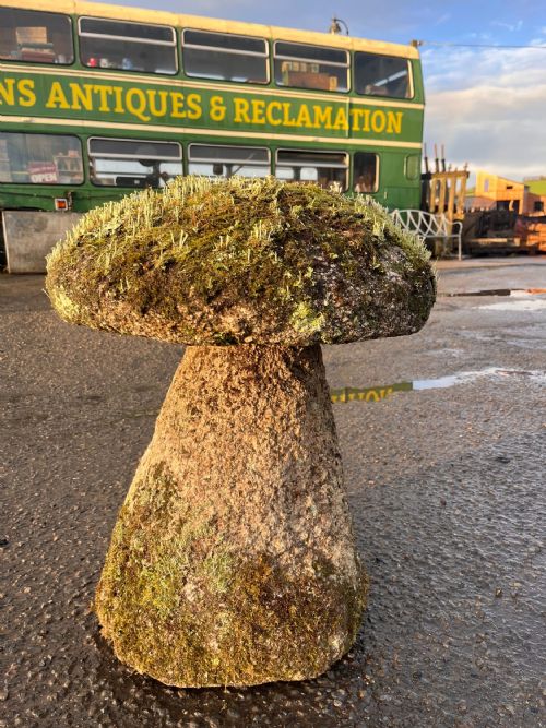 18TH CENTURY CORNISH GRANITE STADDLE STONE WITH EXCEPTIONAL LICHEN - ADDITIONAL PHOTO 8
