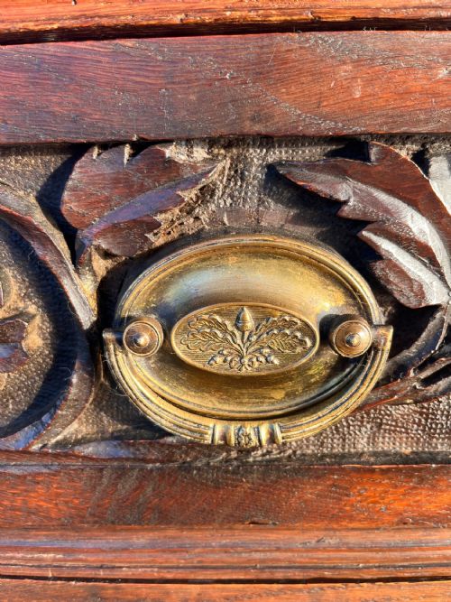 CIRCA 1900 HAND CARVED OAK 23 CHEST OF DRAWERS - ADDITIONAL PHOTO 3