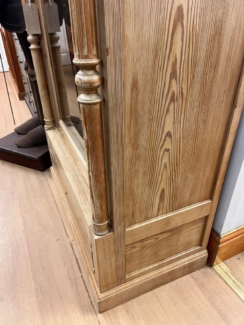 CIRCA 1900 PINE DISPLAY CABINET WITH GLAZED DOOR SINGLE DRAWER TO BASE - ADDITIONAL PHOTO 5