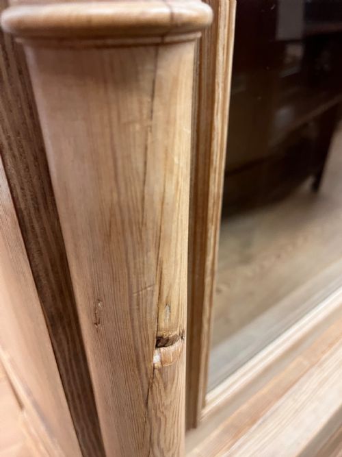 CIRCA 1900 PINE DISPLAY CABINET WITH GLAZED DOOR SINGLE DRAWER TO BASE - ADDITIONAL PHOTO 9