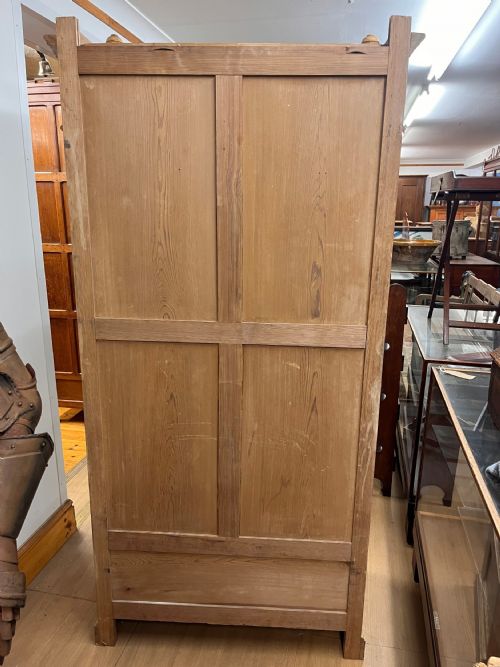 CIRCA 1900 PINE DISPLAY CABINET WITH GLAZED DOOR SINGLE DRAWER TO BASE - ADDITIONAL PHOTO 10