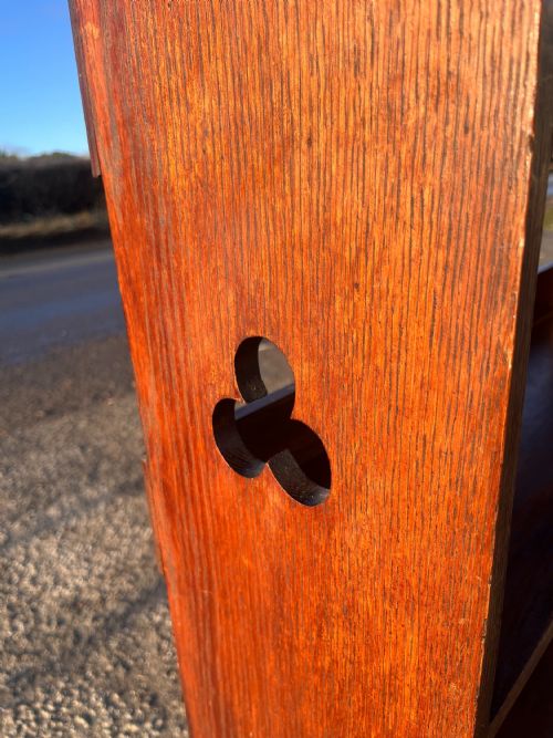 VICTORIAN 1900 OAK OPEN BOOKCASE SIDES DECORATED WITH PIERCED TREFOILS - ADDITIONAL PHOTO 4