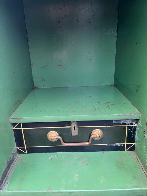 CIRCA 1900 SAFE BY SAMUEL WITHERS AND CO IN ORIGINAL PAINT - ADDITIONAL PHOTO 7