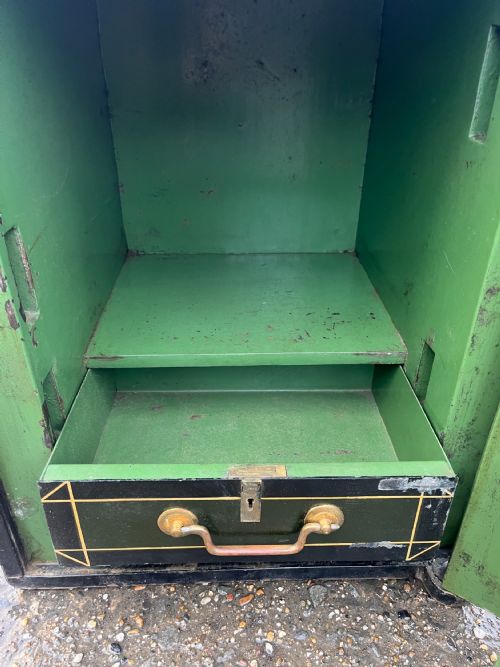 CIRCA 1900 SAFE BY SAMUEL WITHERS AND CO IN ORIGINAL PAINT - ADDITIONAL PHOTO 8