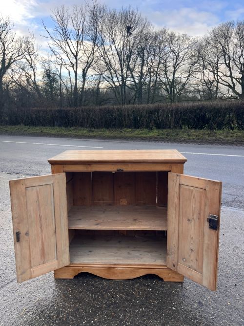 VICTORIAN PINE 2 DOOR CUPBOARD - ADDITIONAL PHOTO 5