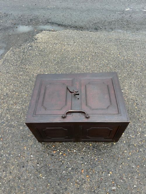 A GEORGIAN CAST IRON STRONG BOX SAFE WITH DECORATIVE KEY - ADDITIONAL PHOTO 8