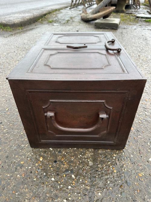 A GEORGIAN CAST IRON STRONG BOX SAFE WITH DECORATIVE KEY - ADDITIONAL PHOTO 10