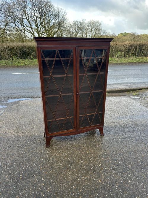 EARLY 19TH CENTURY MAHOGANY 2 DOOR GLAZED BOOKCASE