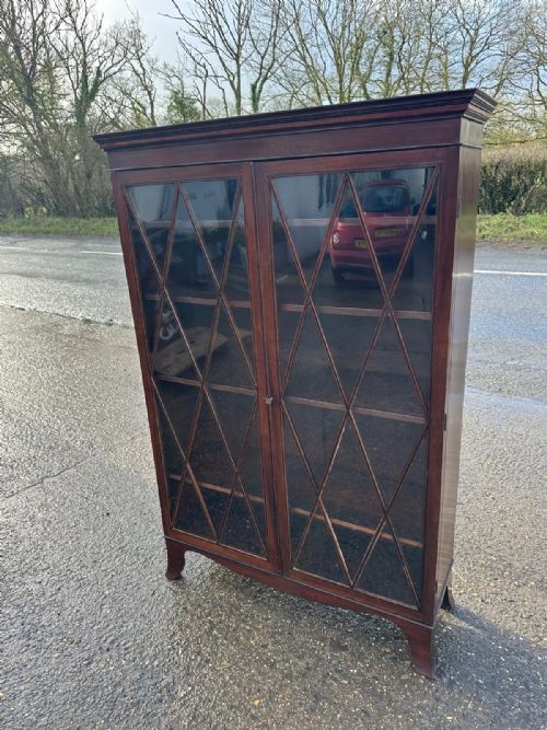 EARLY 19TH CENTURY MAHOGANY 2 DOOR GLAZED BOOKCASE - ADDITIONAL PHOTO 1