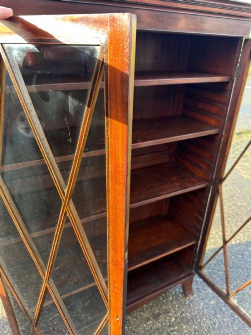EARLY 19TH CENTURY MAHOGANY 2 DOOR GLAZED BOOKCASE - ADDITIONAL PHOTO 8