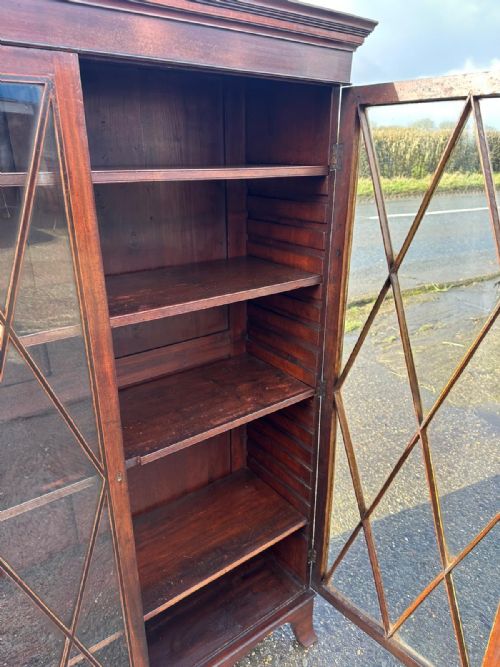 EARLY 19TH CENTURY MAHOGANY 2 DOOR GLAZED BOOKCASE - ADDITIONAL PHOTO 11