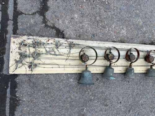 15 SERVANT'S BELLS ON ORIGINAL BOARD WITH LEVER AND PULLEY MECHANISM - ADDITIONAL PHOTO 6