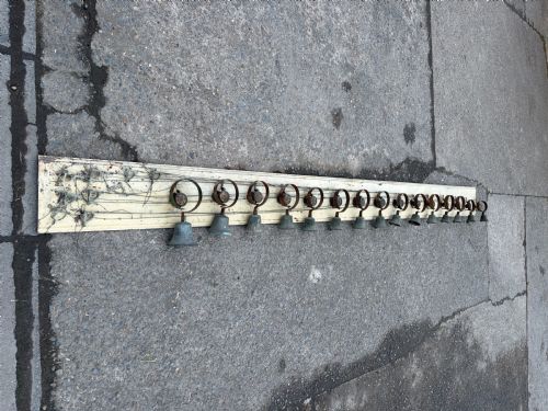 15 SERVANT'S BELLS ON ORIGINAL BOARD WITH LEVER AND PULLEY MECHANISM - ADDITIONAL PHOTO 7