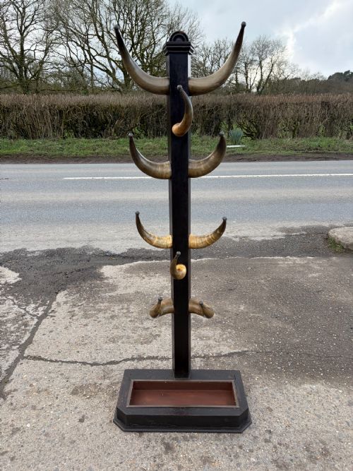 19TH CENTURY OAK COW HORN HAT AND STICK STAND
