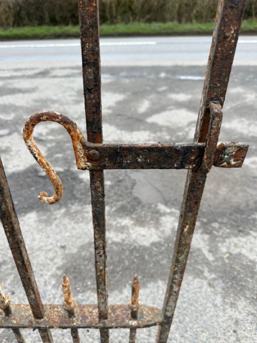 VICTORIAN WROUGHT IRON GARDEN GATE - ADDITIONAL PHOTO 1