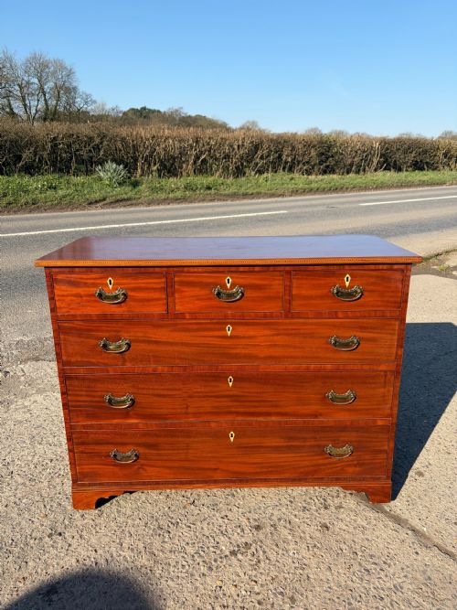 VICTORIAN MAHOGANY CHEST OF DRAWERS