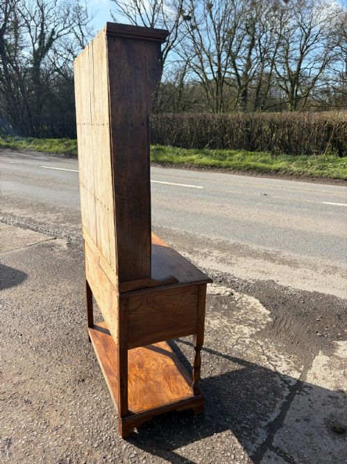 CIRCA 1910 OAK POT BOARD DRESSER IN THE GEORGIAN STYLE - ADDITIONAL PHOTO 2