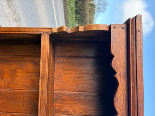 CIRCA 1910 OAK POT BOARD DRESSER IN THE GEORGIAN STYLE - ADDITIONAL PHOTO 9