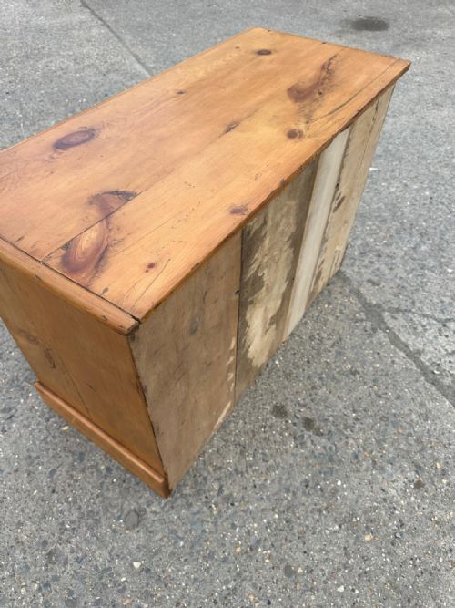 VICTORIAN PINE 2 OVER 2 CHEST OF DRAWERS WITH SHAPED BASE - ADDITIONAL PHOTO 9
